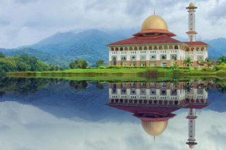 Mosquée en Malaisie, manger halal et surf halal