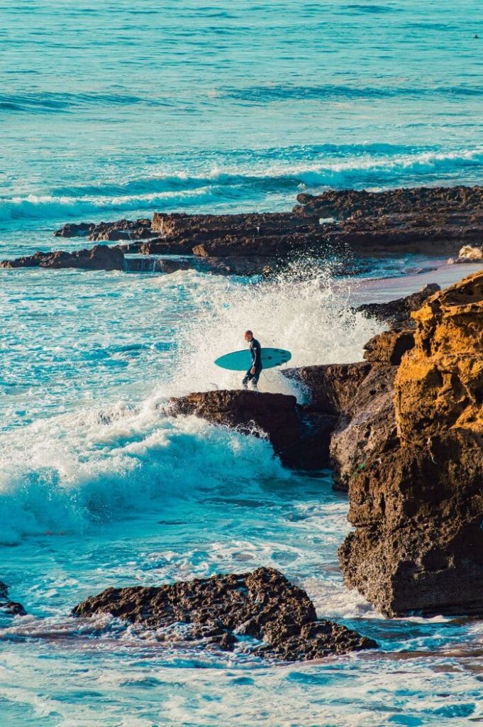 Surfer à Taghazout spots